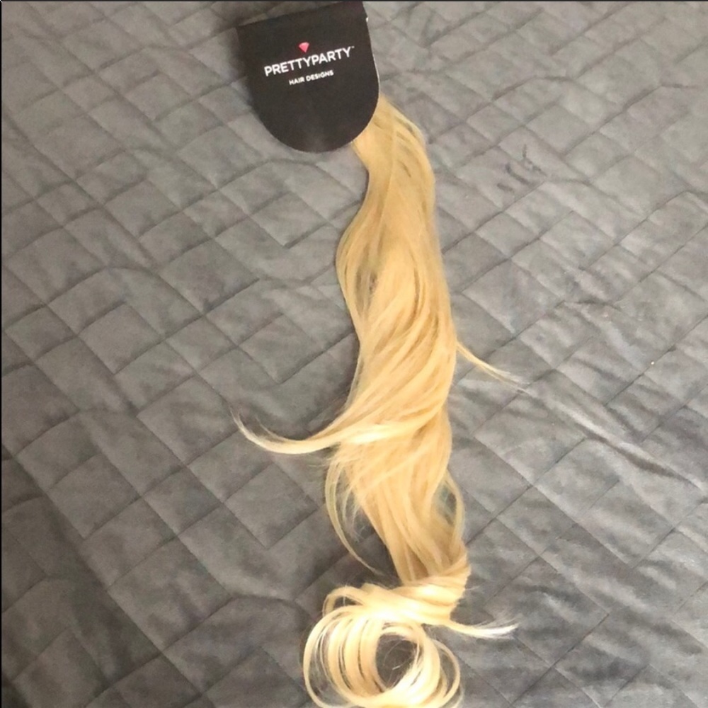 New wig , blonde color from pretty party